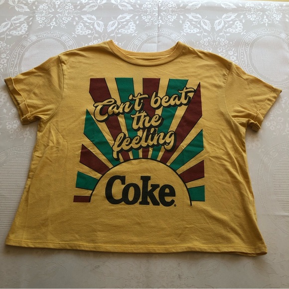 Coca-Cola Women’s Size L Yellow Cropped T-Shirt Short Sleeves Can’t Beat Feeling - Picture 15 of 16